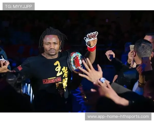 UFC 重量级大战对轰!肉眼可见的恐怖 UFC 重量级大战对轰!肉眼可见的恐怖