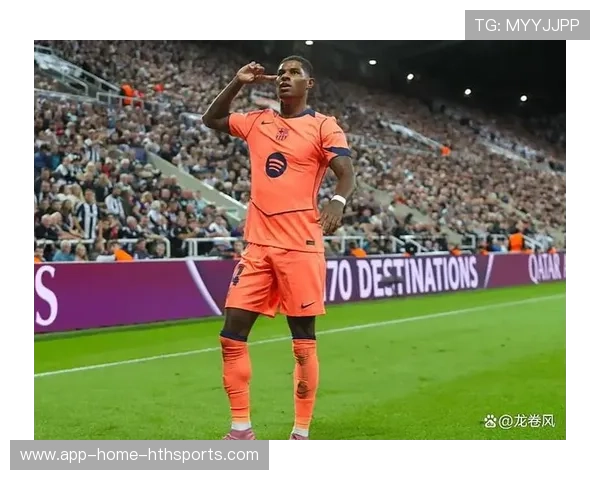 曼联直塞刺穿后防，拉什福德扣球后失去角度