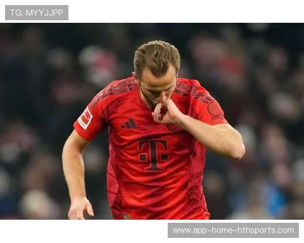 德甲拜仁禁区内组织出色，头球机会频繁出现